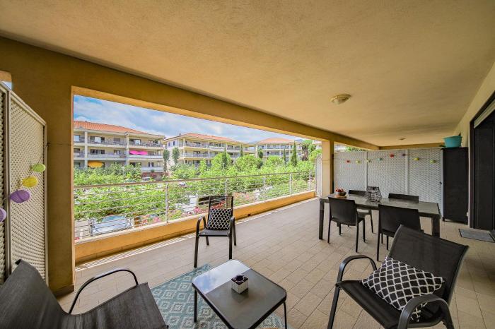 Grand T2 terrasse 27m2 plein sud Folelli centre