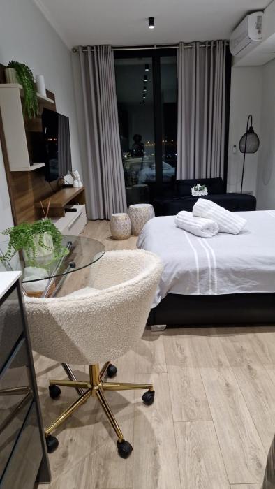 Ellipse Apartment, Lush Hideaway