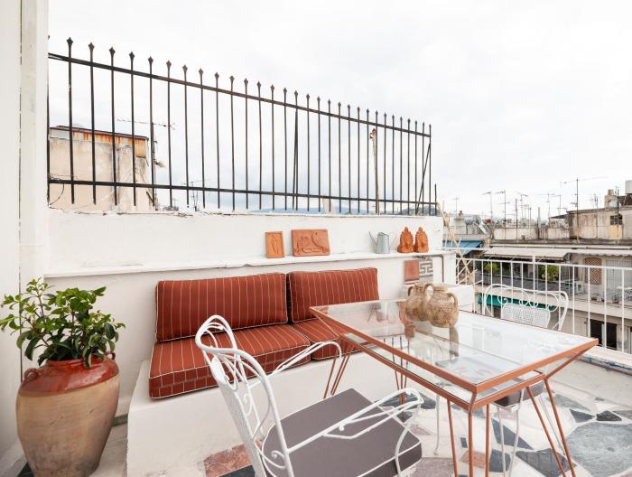 Cozy, central studio with expansive balcony