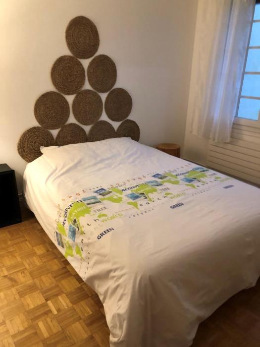 Chambre au calme dans résidence avec terrain de tennis