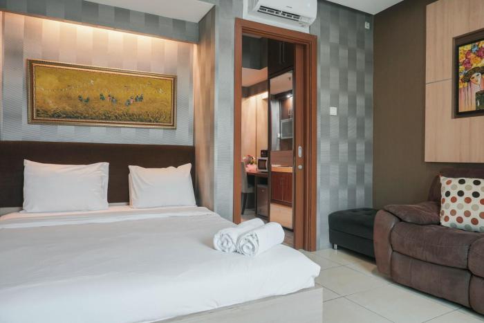 Comfort and Cozy Studio at MT Haryono Square Apartment By Travelio