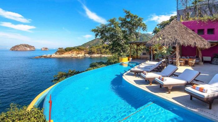 Oceanfront 15 Bedroom Villa for 34 Guests