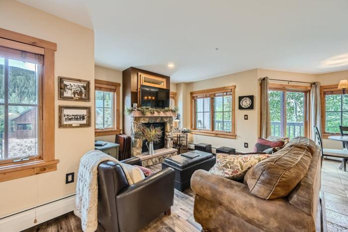 8594 Expedition Station Condo