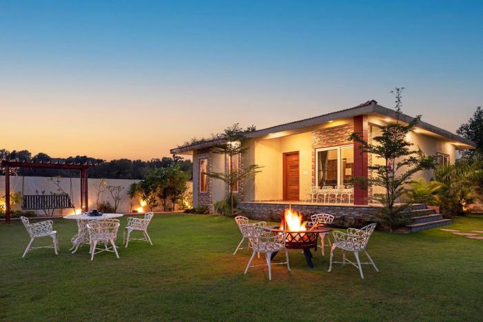 Inaayat Villa by StayVista - Luxe Retreat with Pool & Garden