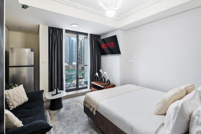 Cozy JLT Studio Lakeview Pool Metro Access