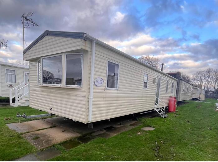 3 Bedroom Caravan - Sleeps 8 - Parking Wifi Pool