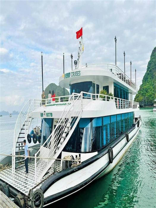 Du thuyền 5 sao thăm vịnh Hạ Long trong ngày - Bể bơi - đưa đón quanh Bãi Cháy - DRE