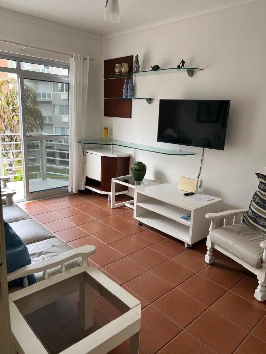 Apartamento incrível em Cabo Frio com localização privilegiada ao lado da praia do forte!