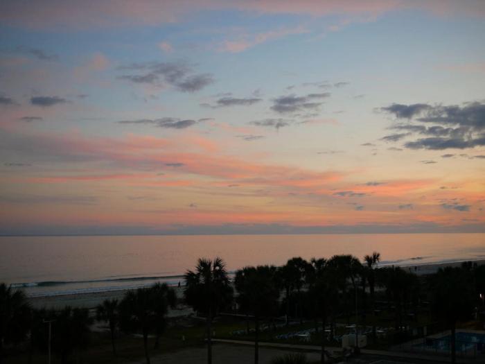 Steps to the Beach, Ocean Views, King Bed, Pool