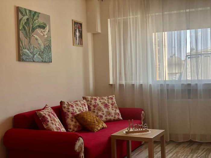 Red Ultracentral Old Town