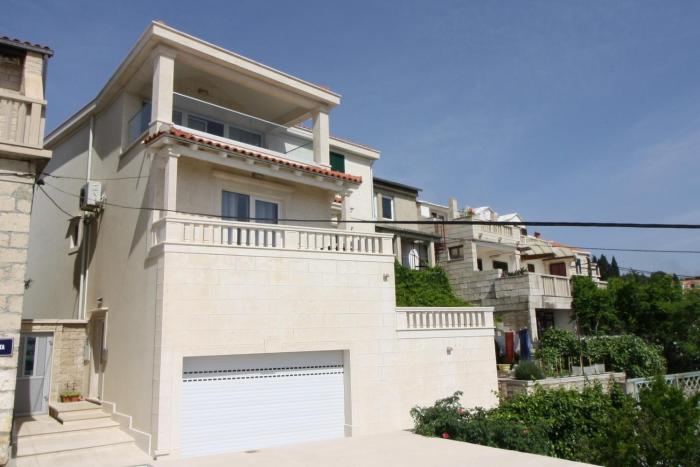 Apartments by the sea Sumartin, Brac - 18749