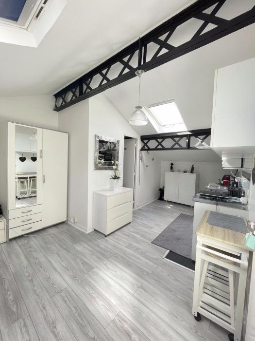 Beau studio lumineux à Bondy gare à seulement 10 min de Paris