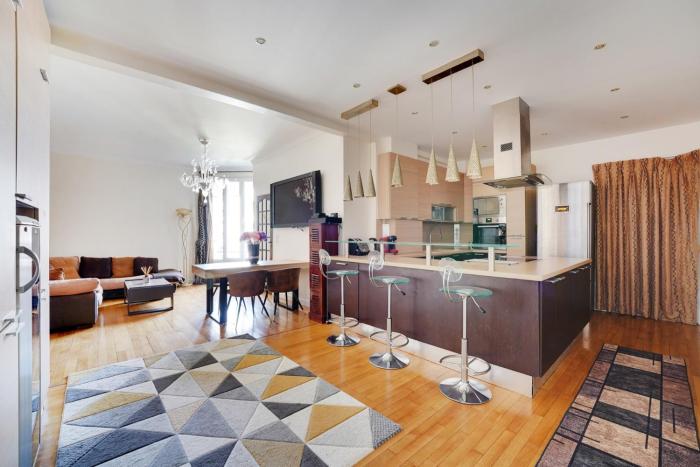 Joli 90m2 - 2 ch proche Champs-Elysees, climatise