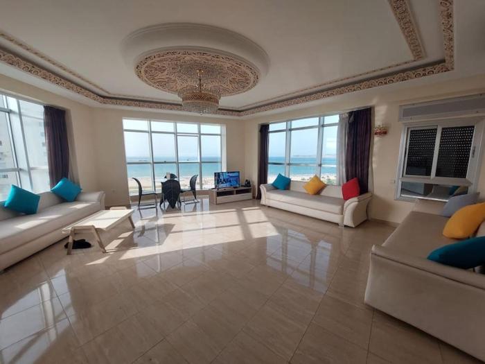 Bel appartement front mer Tanger