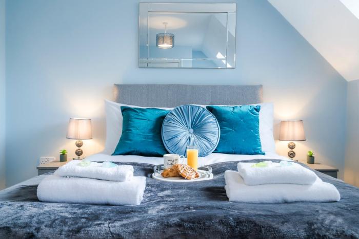 Progressive House 5 Bedrooms Inc Study with Sofabed, Garden, Smart TV in Every Bedroom FREE Parking