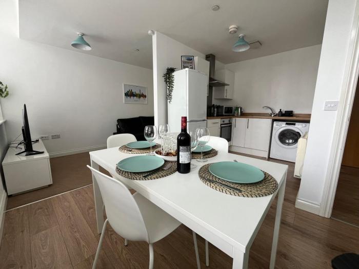 Central Birmingham Modern Apt