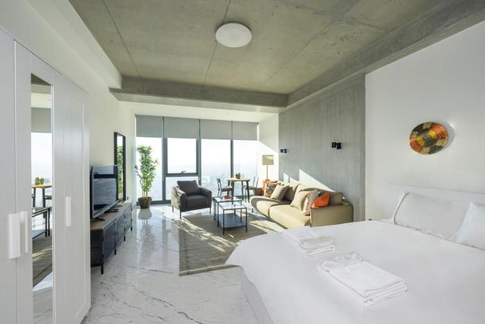 Gorgeous Bright Studio Parking PoolViews! #135