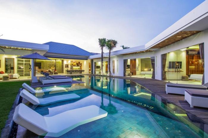 Opulent 6 BR in Canggu, 400m to Finns Beach Haven