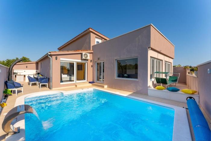 CASA CRYSTAL ISTRIA, villa with private pool, near the beach, with the sea view!