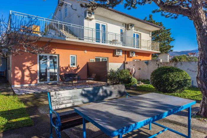 Apartments in Novi Vinodolski 45270