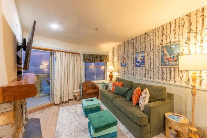 RF312 Hot Tub Heated Garage and Parking