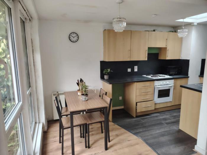 Bright Edinburgh Flat - City Center EB7