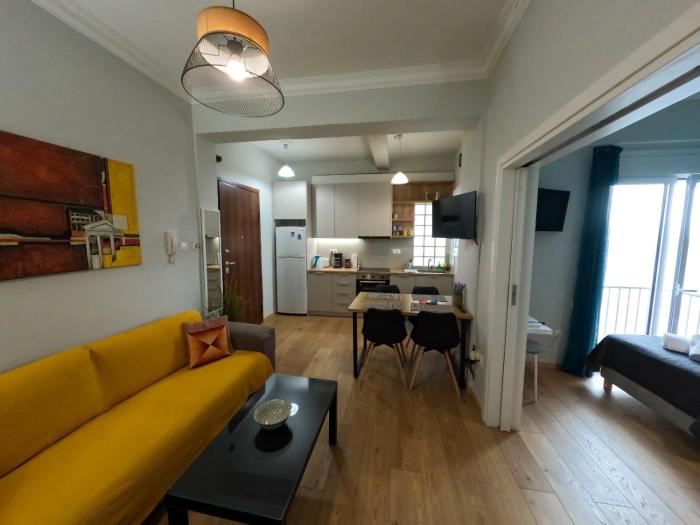 Comfortable apt, next to Archeological museum!