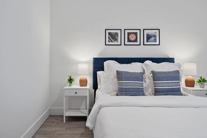 New! Few minutes to Downtown, 10 to the Beach!