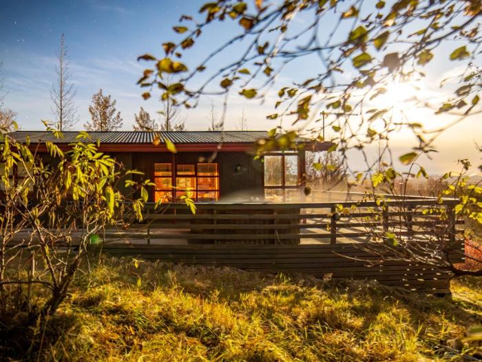 Golden Circle Lakeside Cabin with Private Hot Tub