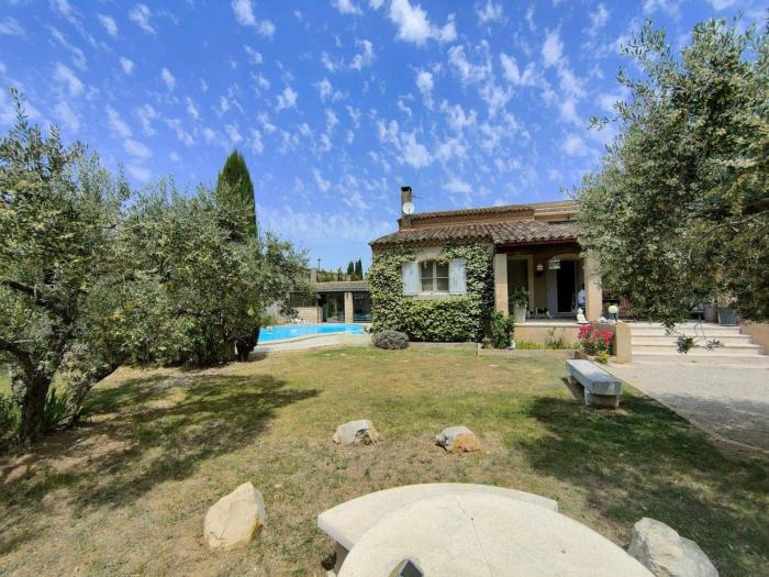 Villa aux pieds des alpilles