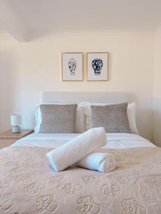 Comfy unit near Garden City Westfield Street Parking