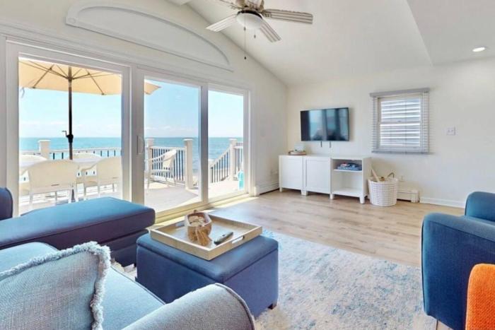 Charming 3 bedroom Beach Front Cottage