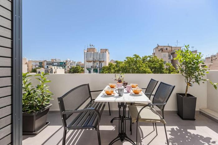 The Meta Stay -Rooftop Access Sunny 2bdr Apartment