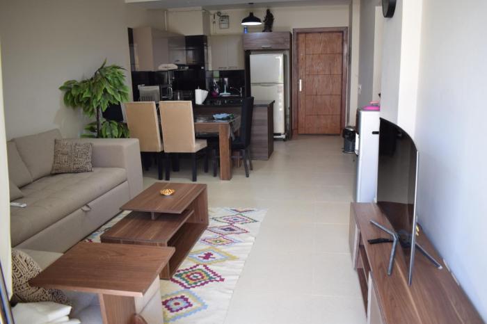 Whispering Waters Two Bedroom with a Garden Azha