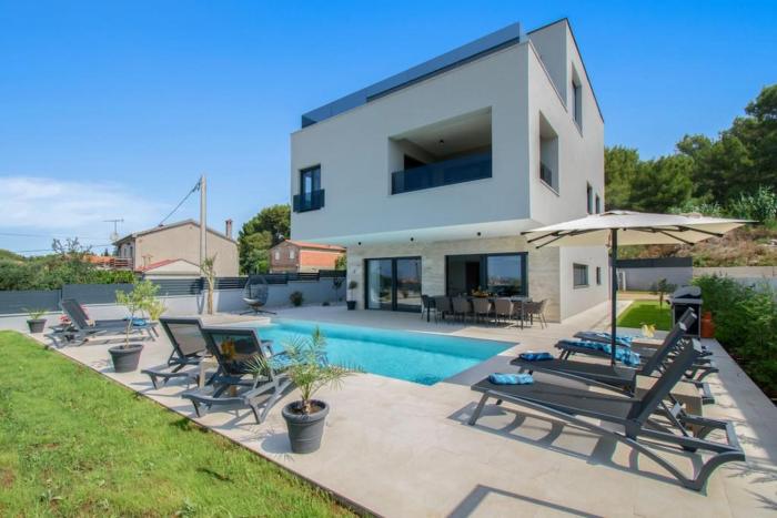 Luxury Villa Sabina with a view of Pula