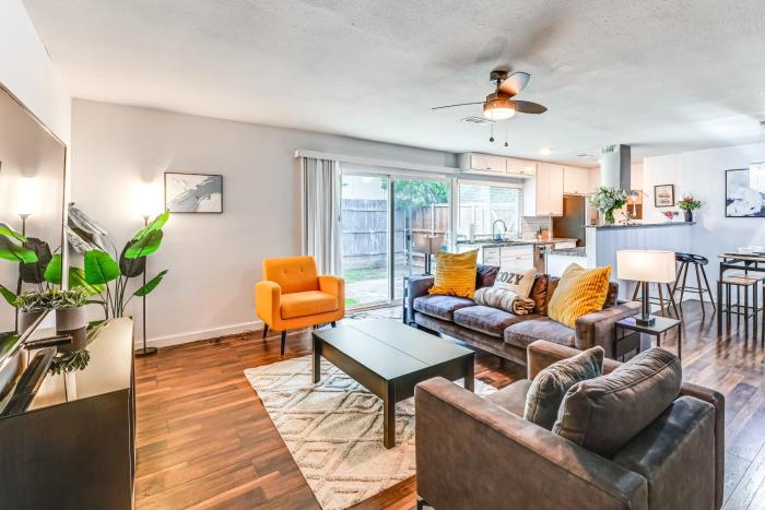 Near Lewisville Lake: Family Home in The Colony!