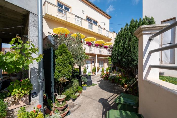 Apartments with WiFi Zadar - 22507