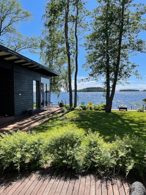 Moderni rantasauna ja -mökki