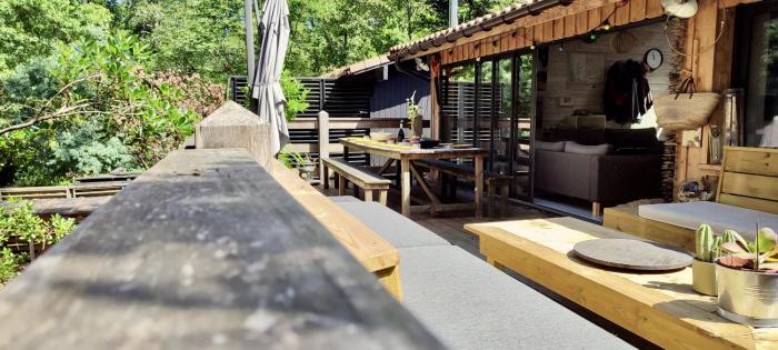 Tres belle maison en bois,dans la Marina, 10pers, au bord de leau