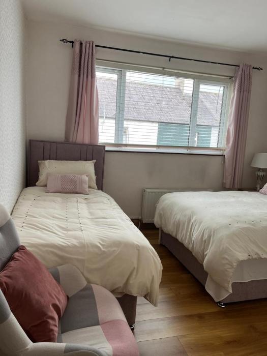 Triple Room with Private Bathroom at Carolines Guest House, River Street, Clara