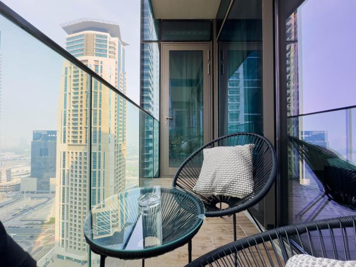 Naseem - Stylish 1BR Hotel Apartment Overlooking the Marina