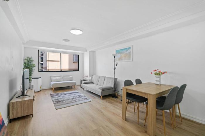 Spacious 2BR Apt - 100m to DarlingHarbour & Chinatown