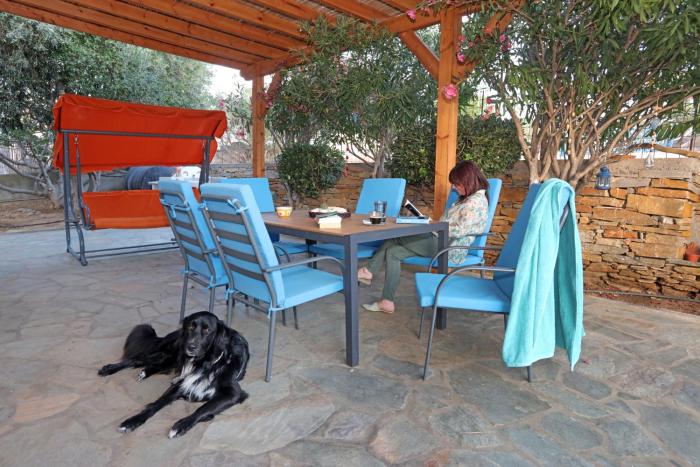 Rubys summer house with spacious garden and free parking