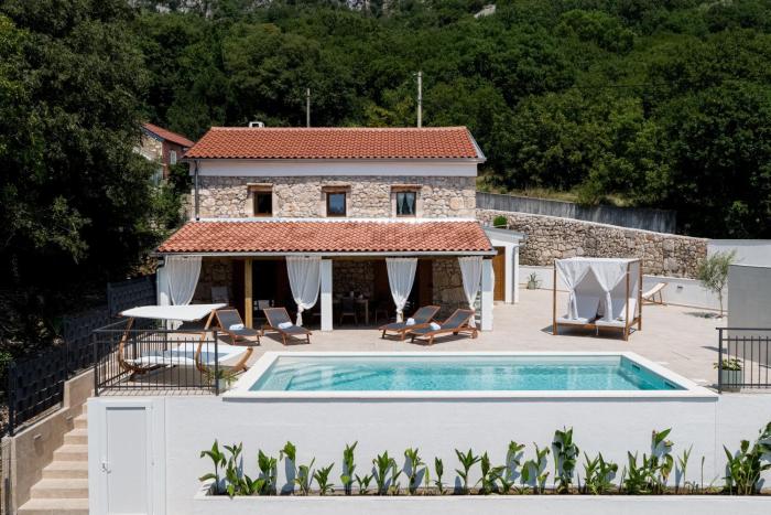 Casa Di Nika private heated pool and jacu - Happy Rentals