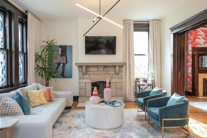 Historic Jewel Walk to Eats & Shops