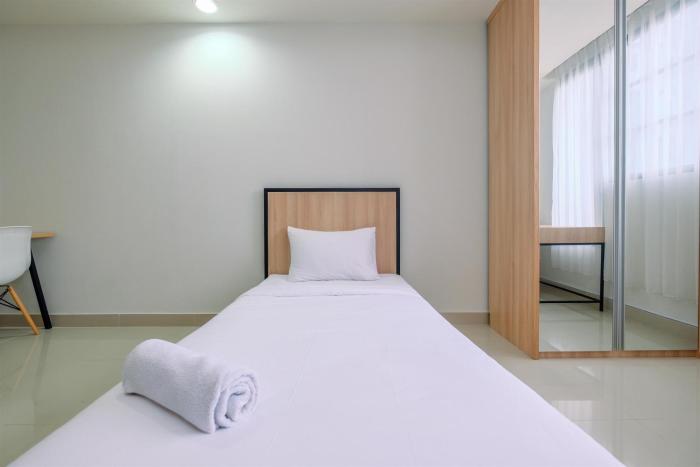 Minimalist Studio Room at Evenciio Margonda Apartment By Travelio