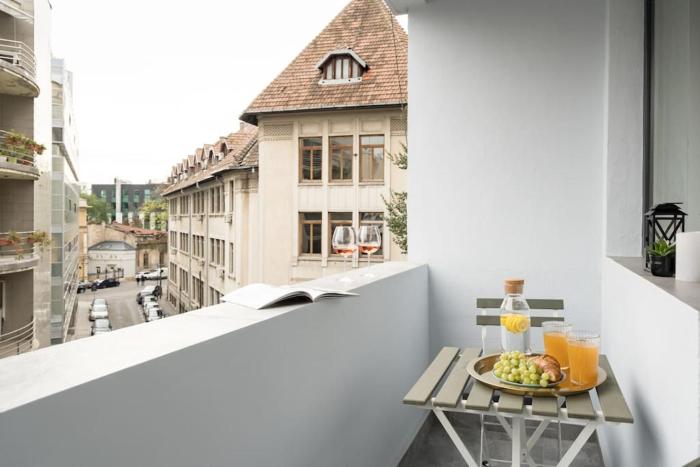 Sunny 4BR Flat - Top Location - Charming Balcony