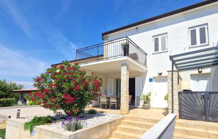 Beautiful Villa Piccolo Paradiso in Novigrad