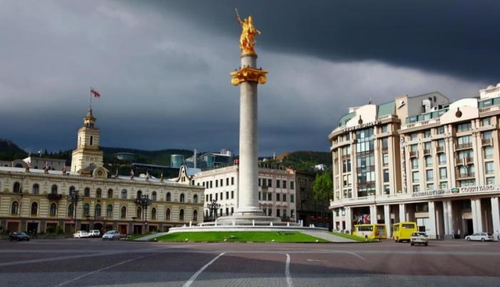 apartment on leonidze 18