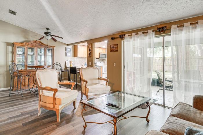 Home with Lanai 12 Mi to Busch Gardens Tampa Bay!